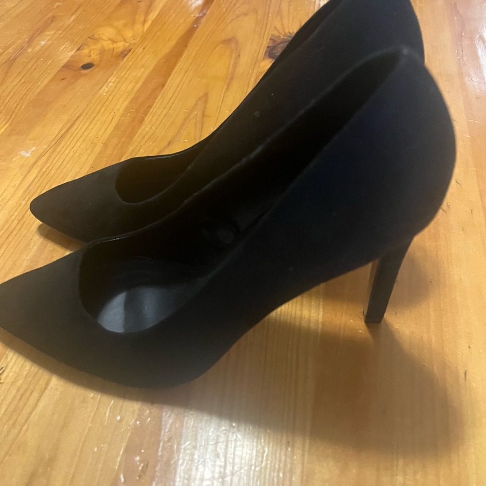 Forever 21 black suede pumps size 8 worn once
